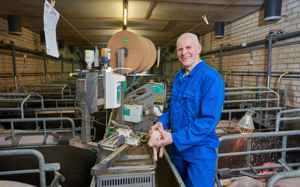 Afbeelding van verhaal Harry Vriens all-round animal keeper for AB Werkt for 25 years